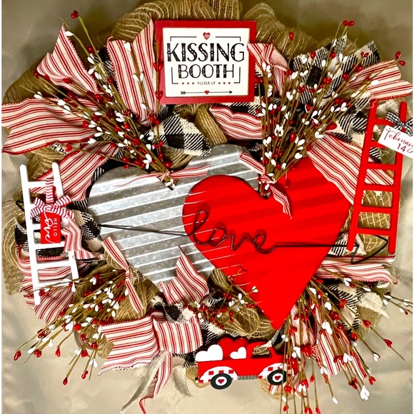 Valentines Day Door Wreath - Picture 1 of 1